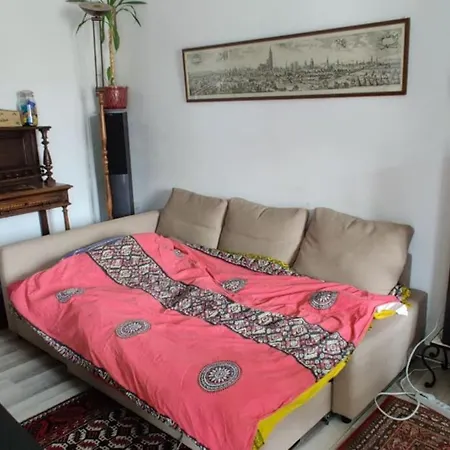 Charming And Sunny Apartman *